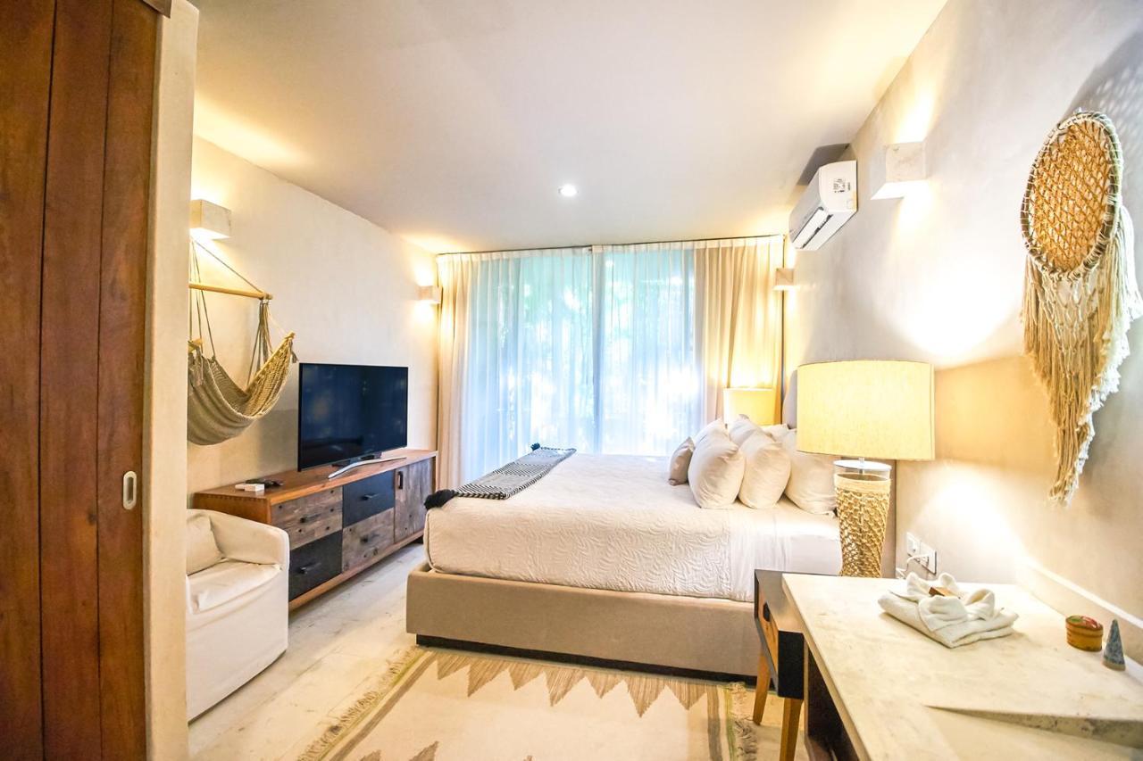 Eco-Chic Design Condos Wrapped In Nature'S Elements By Stella Rentals ตูลุม ภายนอก รูปภาพ