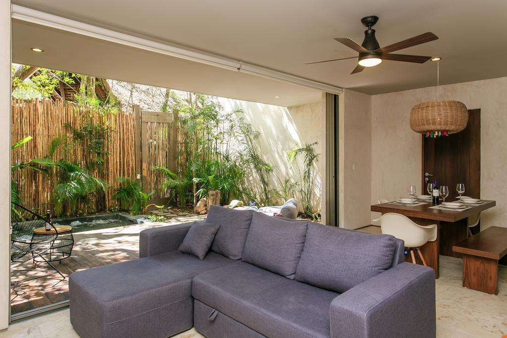 Eco-Chic Design Condos Wrapped In Nature'S Elements By Stella Rentals ตูลุม ภายนอก รูปภาพ