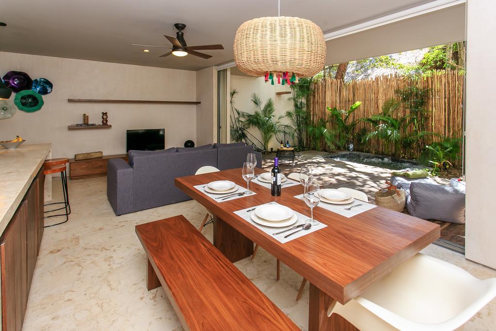 Eco-Chic Design Condos Wrapped In Nature'S Elements By Stella Rentals ตูลุม ภายนอก รูปภาพ