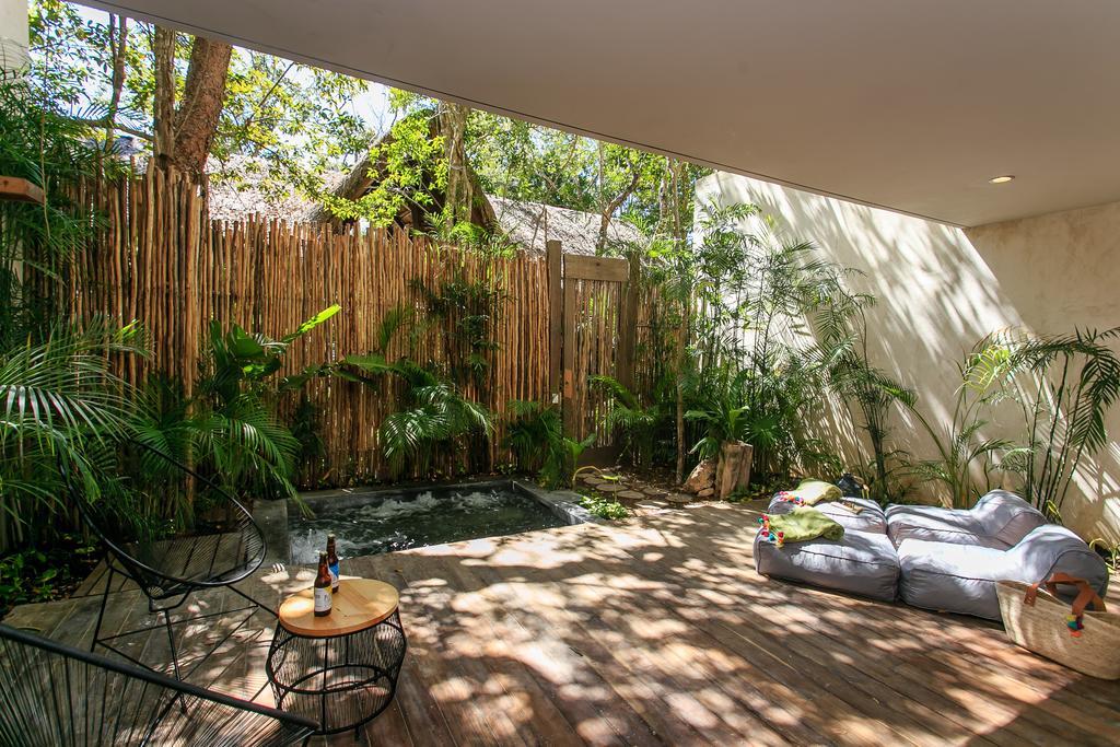 Eco-Chic Design Condos Wrapped In Nature'S Elements By Stella Rentals ตูลุม ภายนอก รูปภาพ