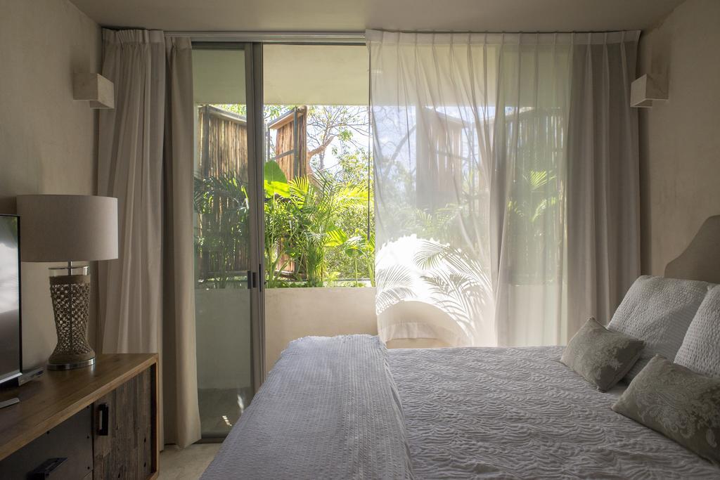 Eco-Chic Design Condos Wrapped In Nature'S Elements By Stella Rentals ตูลุม ภายนอก รูปภาพ